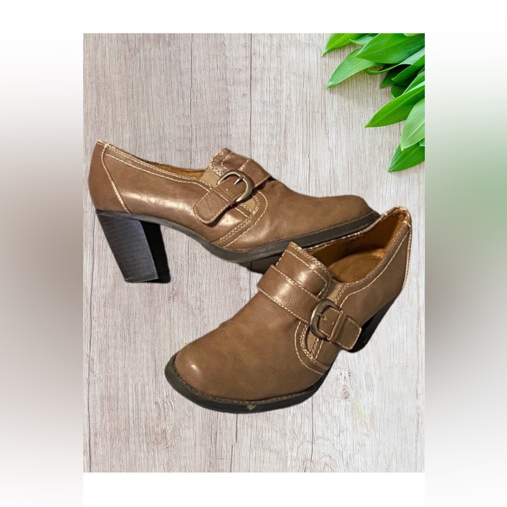 Sole Sensability Heeled Loafers size 8